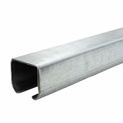 مسیر درب آویز آلومینیومی 300 کیلوگرمی پایین انباری همه در 1 سیستم ریل غلتکی آویزان ریلی چرخ