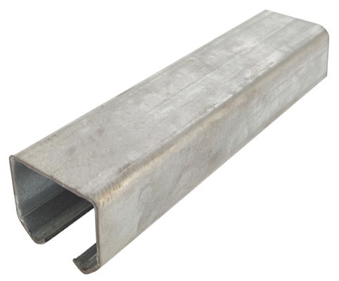 مسیر درب آویز آلومینیومی 300 کیلوگرمی پایین انباری همه در 1 سیستم ریل غلتکی آویزان ریلی چرخ
